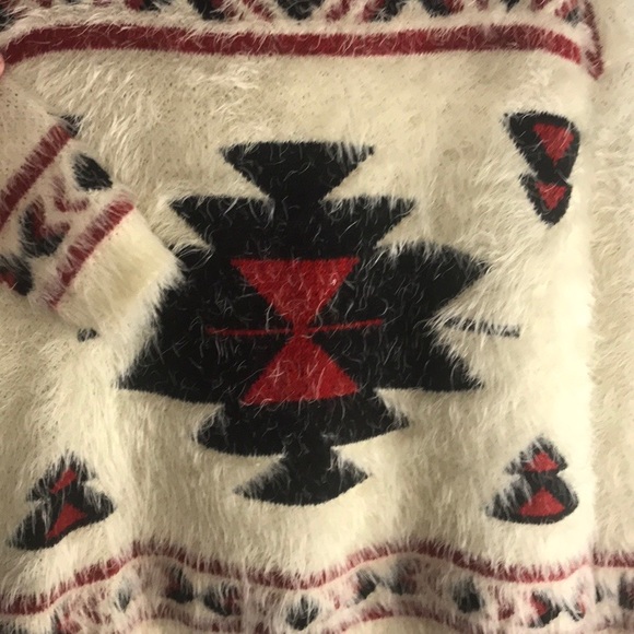 Everleigh soft fuzzy Aztec print sweater N… - Picture 6 of 6